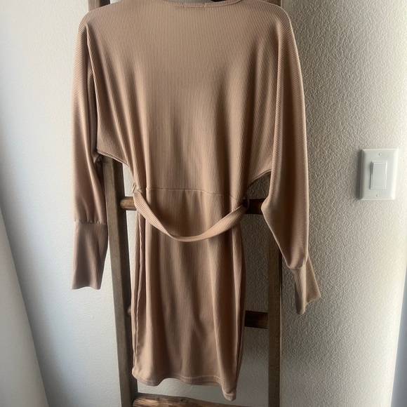 Boohoo size 6 Tan Wrap Dress - Picture 2 of 3